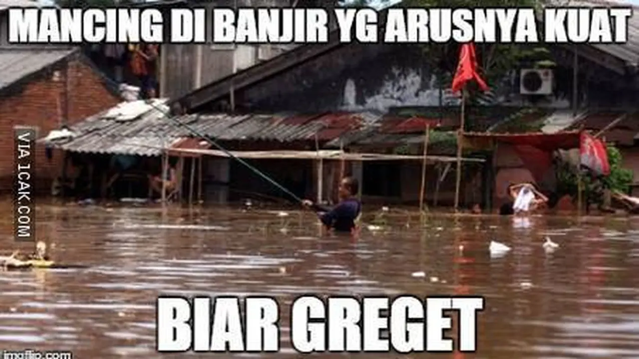 10 Potret Absurd Orang Saat Mancing, Enggak Bakal Dapat Ikan