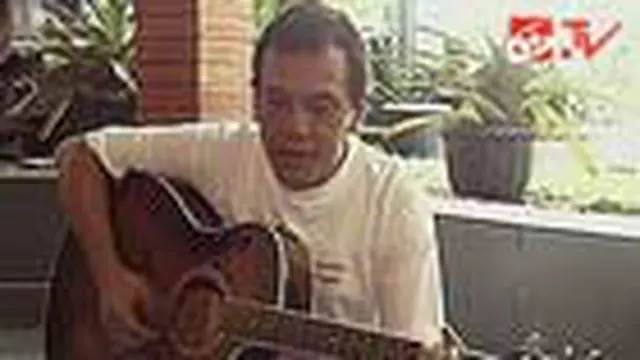 Penyanyi Franky Sahilatua Meninggal