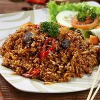 ilustrasi nasi goreng daging/adie.foodtography/Shutterstock