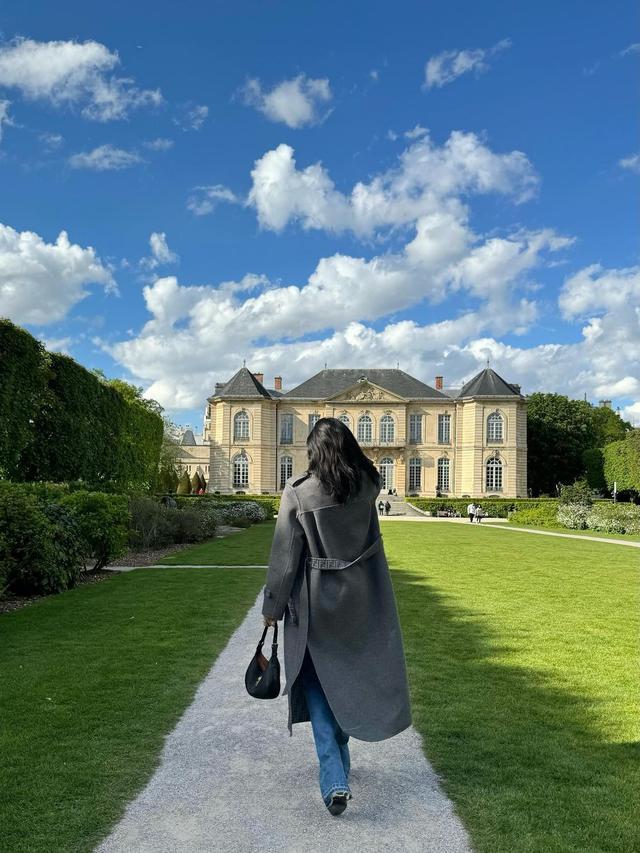 Gaya Serasi Lisa BLACKPINK dan Frederic Arnault, Isyaratkan Go Public dengan Outfit Serba Hitam di Event TAG Heuer