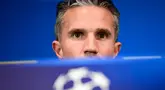 Pelatih baru Feyenoord Robin van Persie optimis dengan berjuang keras anak asuhnya bisa membuat kejutan saat bertandang ke markas Inter Milan pada leg kedua 16 besar Liga Champions, Rabu (12/3/2025). (AFP/Piero Cruciatti)