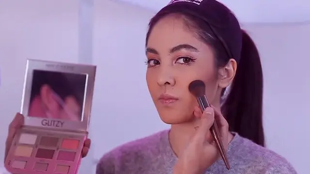 Tampilkan Makeup Glowing nan Elegan, Fimela with Barry x iStyle.id Kasih Tutorialnya Buat Para Hijaber (4)