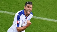 Ekspresi pemain Italia, Graziano Pelle, setelah mencetak gol kedua Italia ke gawang Belgia pada laga Grup E Piala Eropa 2016 di Stade de Lyon, Lyon, Selasa (14/6/2016) dini hari WIB. (AFP/Jean-Philippe Ksiazek)