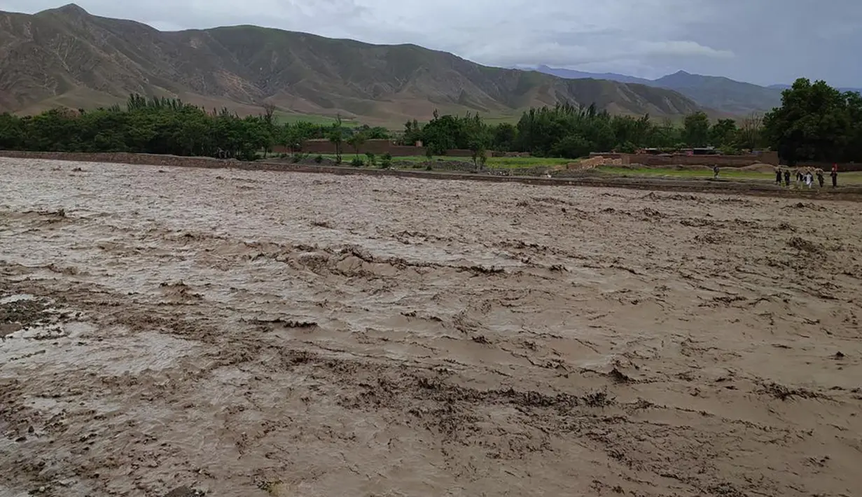 Afghanistan - yang mengalami musim dingin yang relatif kering, sehingga lebih sulit bagi tanah untuk menyerap air hujan - sangat rentan terhadap perubahan iklim. (AFP)