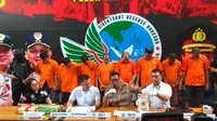 Polisi menangkap 8 orang sindikat narkoba jaringan Malaysia-Batam. (merdeka.com)