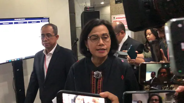 Menteri Keuangan Sri Mulyani usai menghadiri sidang sengketa Pilpres 2024 di gedung MK, Jakarta, Jumat (5/4/2024). (Foto: Liputan6.com/Tira Santia)