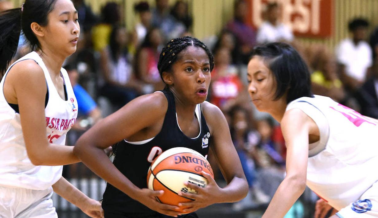 NBA menyelenggarakan Kejuaraan Dunia Jr. NBA 2019 yaitu turnamen basket tingkat global bagi anak laki-laki dan perempuan berusia 13-14 tahun dari seluruh dunia. (NBAE/Pamela Costello)