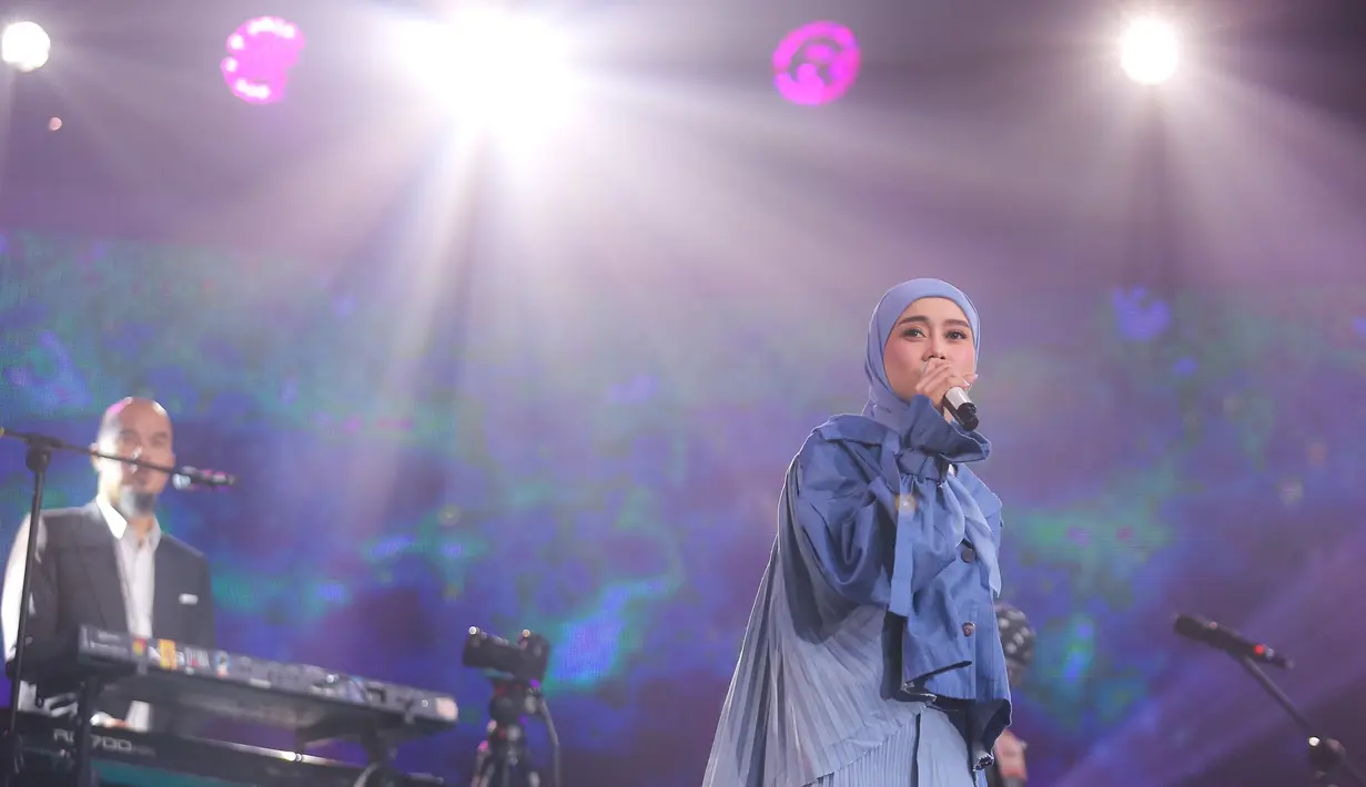 <p>Penyanyi Lesti Kejora menjadi bintang tamu konser Histeria Pesta Bola Dunia 2023 di Studio 5 Emtek City, Jakarta Barat, Selasa (10/10/2023) malam WIB. (Bola.com/Bagaskara Lazuardi)</p>