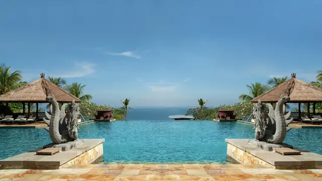 Salah satu kolam renang di Ayana Resort Bali