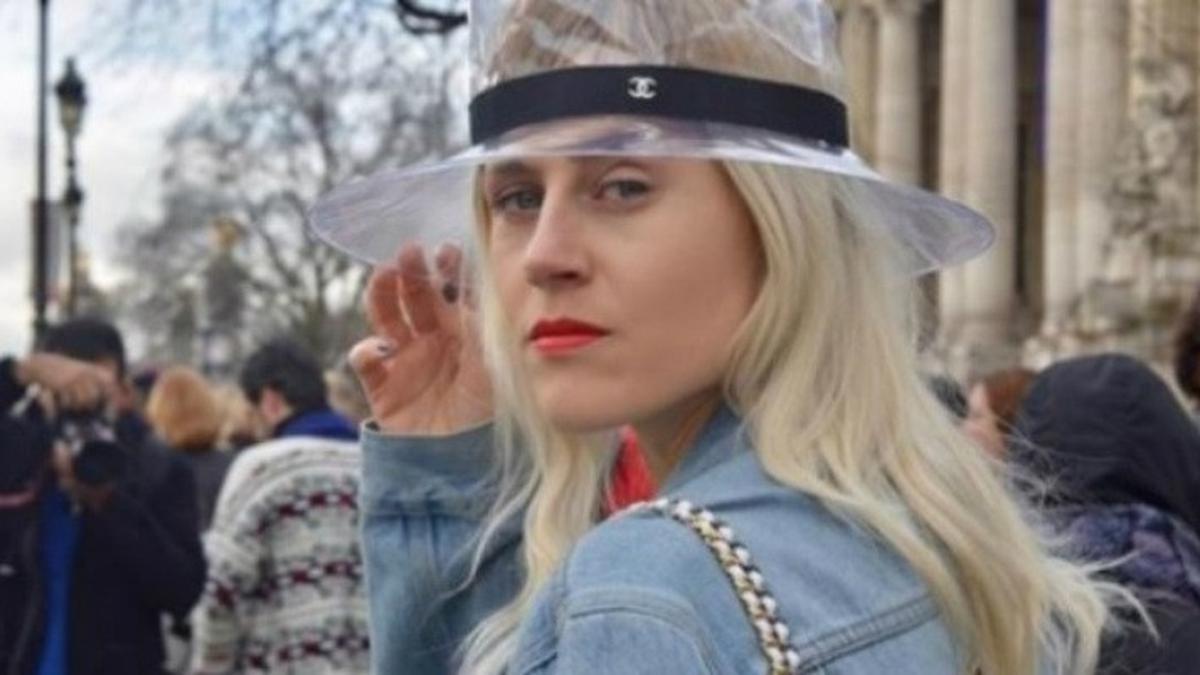 Terbuat dari Plastik, Topi Chanel Harganya Setara Sepeda Motor