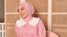 Gaya penampilan Lesty Kejora dengan outfit merah muda memang mencuri perhatian publik. Penampilan perempuan 5 Agustus 1999 terlihat lebih bersinar. Terlebih jika Lesty tersenyum manis yang membuatnya kian memesona. (Liputan6.com/IG/@lestykejora)