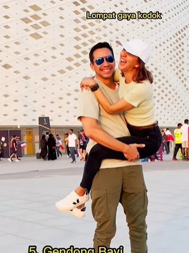 Darius Sinathrya gendong Donna Agnesia (Instagram/darius_sinathrya)