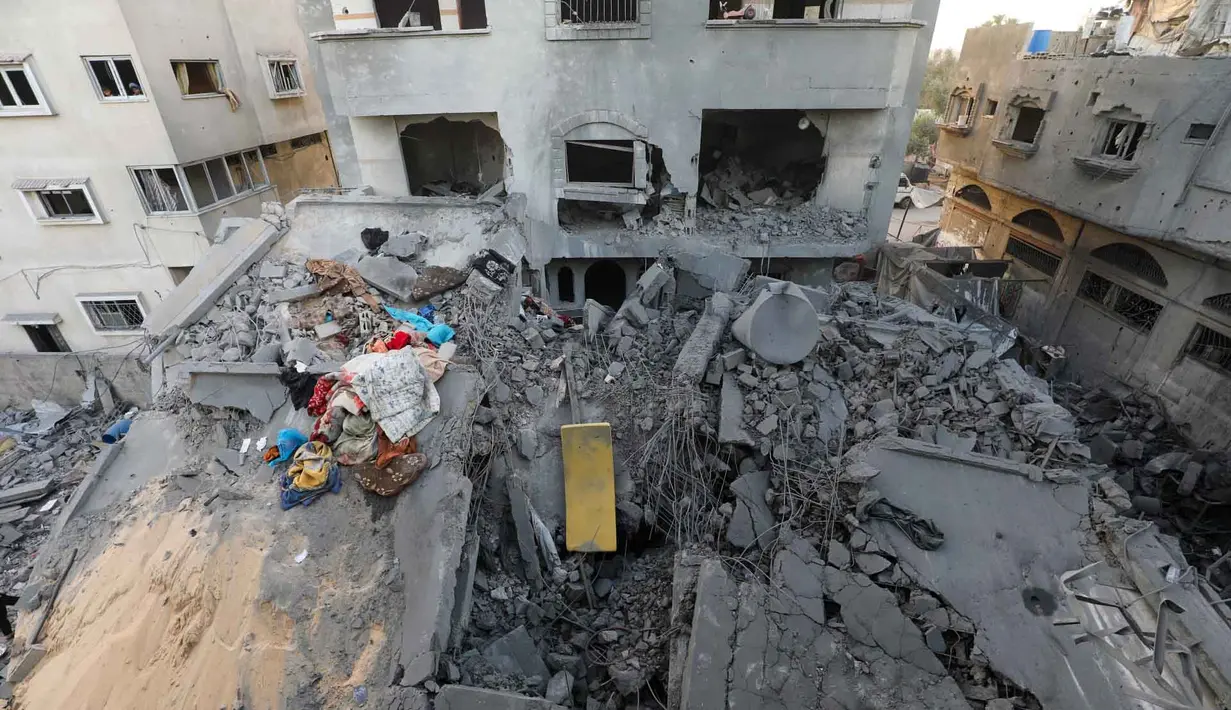 Serangan tersebut memaksa ratusan ribu orang mengungsi dari pusat kota tersebut. (Eyad BABA/AFP)