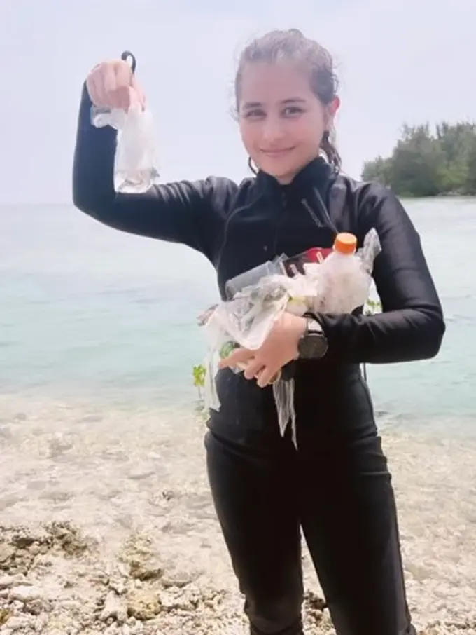 Prilly Latuconsina bersih sampah (Instagram/prillylatuconsina96)