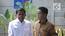 Mantan Mensos dan Sekjen Partai Golkar Idrus Marham berjalan saat tiba di gedung KPK, Jakarta, Jumat (31/8). Idrus Marham diperiksa sebagai tersangka  terkait kasus menerima suap Rp 4,8 miliar proyek PLTU Riau-1. (Merdeka.com/Dwi Narwoko)