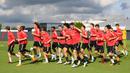 Para pemain timnas Belgia melakukan pemanasan selama sesi latihan menjelang pertandingan UEFA Nations League di Tubize, Selasa (7/6/2022). Belgia akan menjamu Polandia pada matchday 2 Grup 4 UEFA Nations League A 2022/23, Kamis 9 Juni 2022 dini hari WIB di King Baudouin Stadium. (BRUNO FAHY/Belga/AFP)