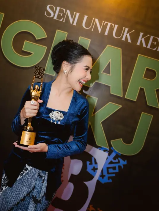 Kenakan kutubaru, Prilly Latuconsina juga flexing body yang makin ramping [@prillylatuconsina96]