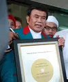 Penyanyi dangdut Rhoma Irama mendatangi kantor Komisi Pemberantasan Korupsi (KPK) Jakarta, Kamis (3/3/2016), untuk memberi dukungan. (Deki Prayoga/Bintang.com)