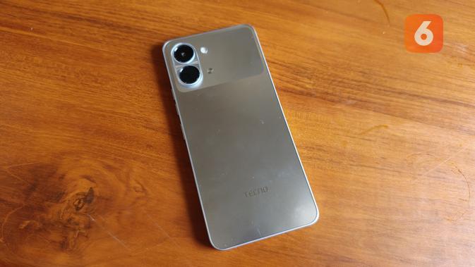 Bodi belakang Tecno Spark Go 3. (Liputan6.com/ Yuslianson)