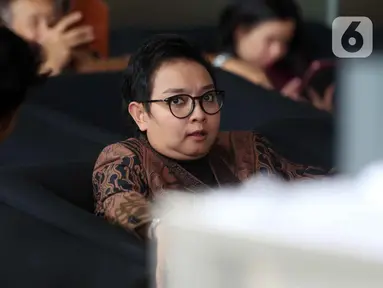 Pelaksana Tugas (Plt) Bupati Cilacap, Jawa Tengah, Ammy Amalia Fatma Surya, usai menjalani pemeriksaan tim penyidik Komisi Pemberantasan Korupsi (KPK) di Gedung Merah Putih, Jakarta, Selasa (5/5/2026). Pelaksana Tugas (Plt) Bupati Cilacap, Jawa Tengah, Ammy Amalia Fatma Surya memenuhi panggilan penyidik Komisi Pemberantasan Korupsi (KPK). (Liputan6.com/Helmi Fithriansyah)