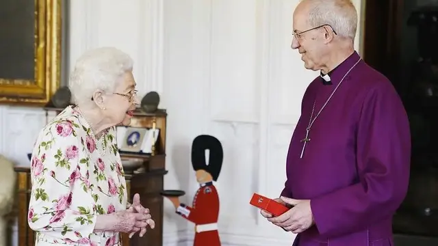 Ratu Elizabeth II Pamer Potongan Rambut Baru Usai Platinum Jubilee