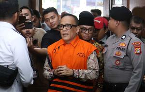 Mantan Wakil Menteri Ketenagakerjaan (Wamenaker), Immanuel Ebenezer Gerungan alias Noel, saat tiba untuk mengikuti sidang pembacaan tuntutan dari Jaksa Penuntut Umum (JPU) atas kasus dugaan pemerasan dan penerimaan gratifikasi terkait pengurusan sertifikasi Keselamatan dan Kesehatan Kerja (K3) di lingkungan kementerian Ketenagakerjaan di Pengadilan Tindak Pidana Korupsi, Jakarta, Senin (18/5/2026). (Kapanlagi.com/Budy Santoso)