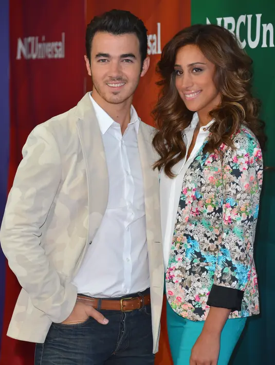 Buah hati Kevin Jonas, sudah mulai menunjukan bakat seninya bermain piano. Meski belum lihai bermain piano, putri kecil Kevin nampak menggemaskan. (viainstagram@kevinjonas/Bintang.com)