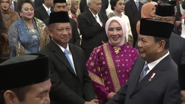 Istri Menteri Baru Kabinet Prabowo saat Pelantikan Suami.