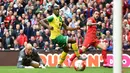Pemain Liverpool, Danny Ings, saat mencetak gol ke gawang Norwich City dalam laga Liga Premier Inggris di Stadion Anfield, Liverpool, Minggu (20/9/2015). (EPA/Peter Powell)