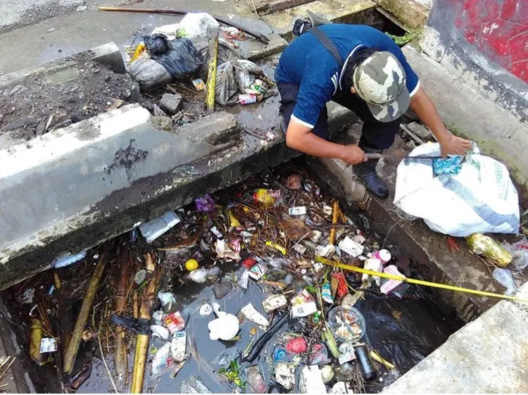 Gerakan Garuk Sampah di Jogjakarta untuk menjaga kebersihan khususnya daerah wisata. Photo: Instagram: garuksampah