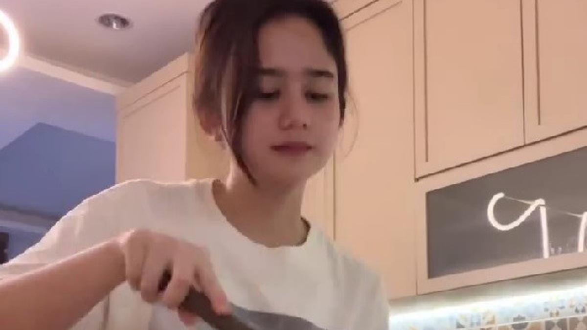 Tissa Biani Bagikan Momen saat Masak Rawon Permintaan Dul Jaelani, Dianggap Sudah Cocok Jadi Istri