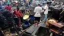 Si jago merah mengamuk di kawasan rumah penduduk dekat Mal Gandaria City, Jakarta Selatan, Kamis (26/6/14) (Liputan6.com/Andrian M Tunay)
