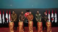 PT Kustodian Sentral Efek Indonesia (KSEI) secara resmi menerapkan sistem penyelesaian dana transaksi efek lewat bank sentral, atau dalam hal ini Bank Indonesia (BI). Peresmian mekanisme ini dilakukan di Bursa Efek Indonesia, Jumat (09/08/2019).