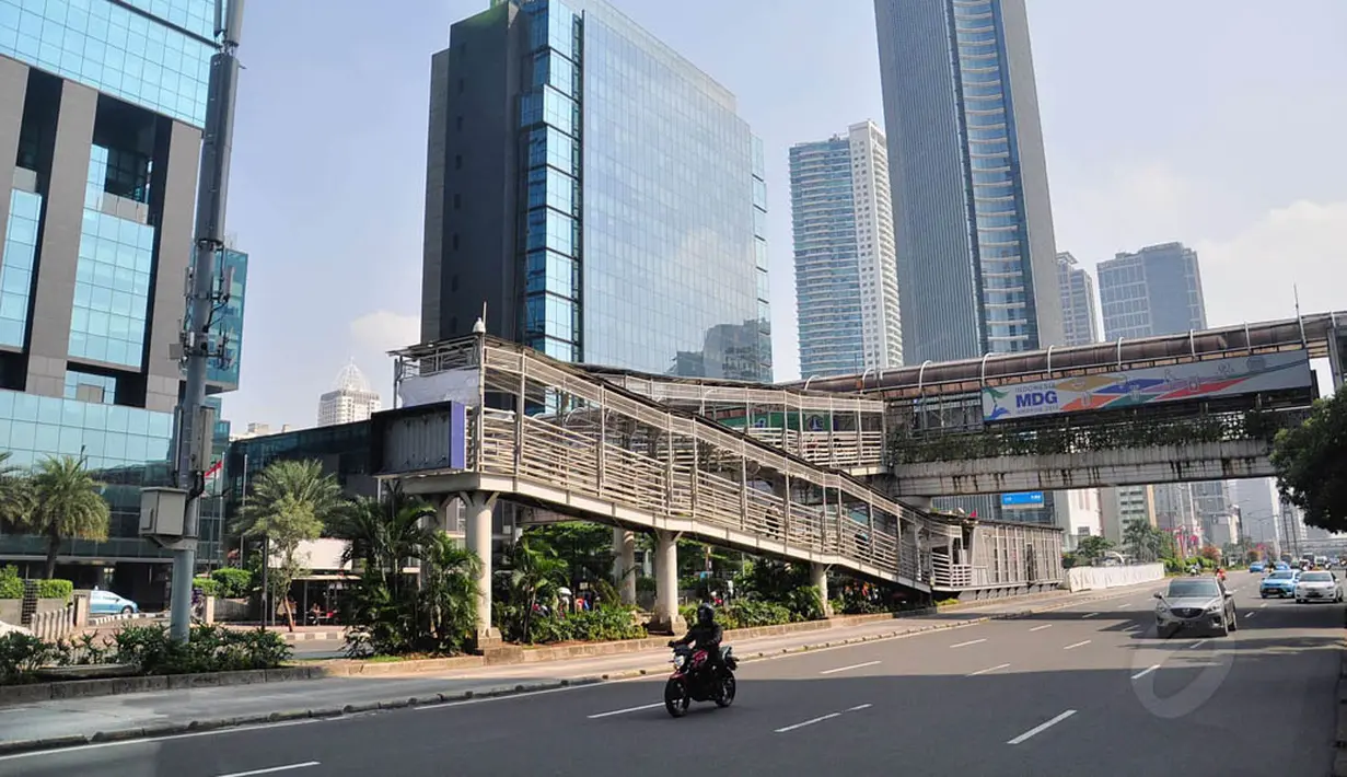 Di kawasan ini, tidak terlihat adanya kepadatan volume kendaraan, Jakarta, Senin (4/8/14). (Liputan6.com/Faizal Fanani)