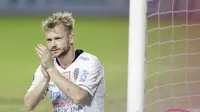 Striker Bali United, Melvin Platje, saat melawan Semen Padang pada laga Piala Presiden 2019 di Stadion Patriot, Jawa Barat, Senin (11/3). Bali United menang 2-1 atas Semen Padang. (Bola.com/M Iqbal Ichsan)