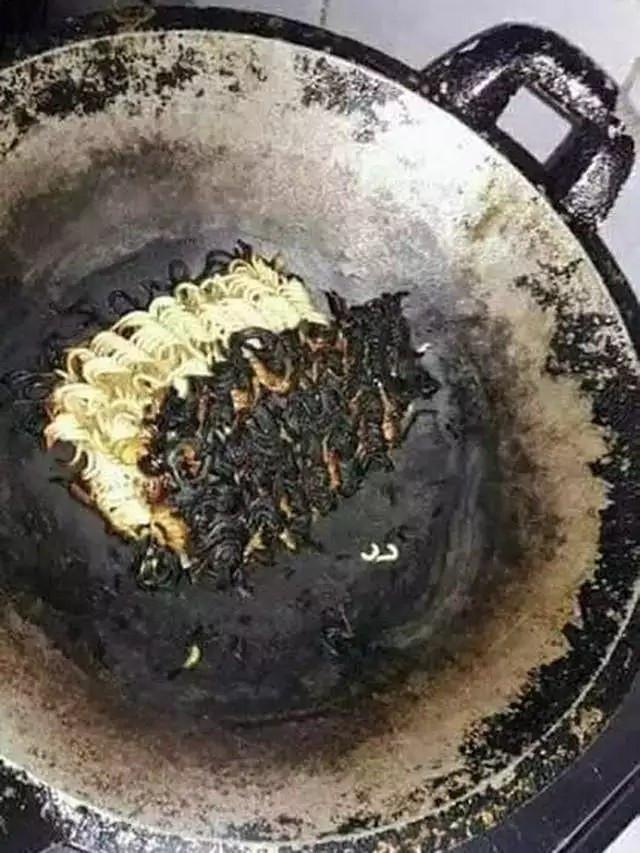 8 Momen Apes Netizen saat Memasak Ini Ngenes Banget