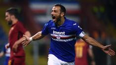 Usia kadang kala dianggap menjadi penghambat pesepak bola untuk menampilkan performa terbaiknya. Namun anggapan tersebut tidak berlaku bagi 5 pemain berikut yang pernah menjadi top skor di Liga Italia di usia yang tak lagi muda. Berikut kelima pemain tersebut. (AFP/Marco Bertorello)