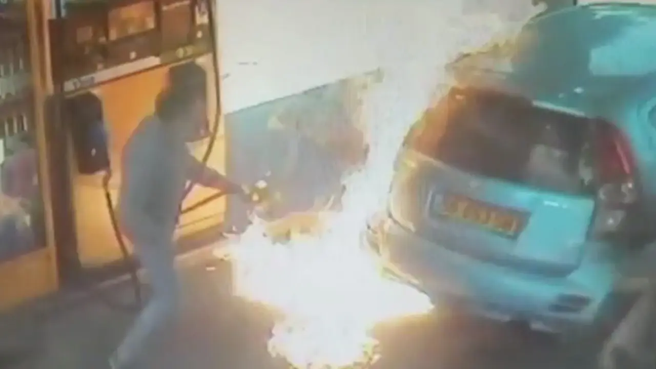 Bakar Pom Bensin Karena Tidak Diberi Rokok