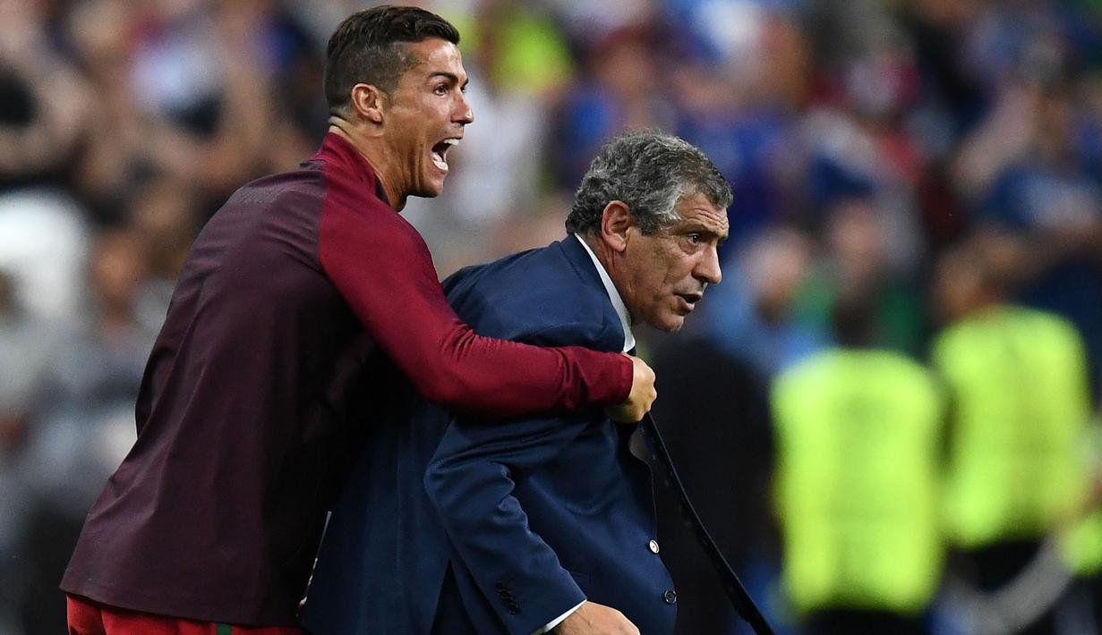 Fernando Santos adalah satu-satunya manajer yang pernah menangani Cristiano Ronaldo di sepak bola internasional. Ia tercatat tampil bersama Ronaldo sebanyak 70 pertandingan untuk Timnas Portugal. Kolaborasi dari mereka berdua sukses menyumbangkan banyak gelar juara. (AFP/Franck Fife)