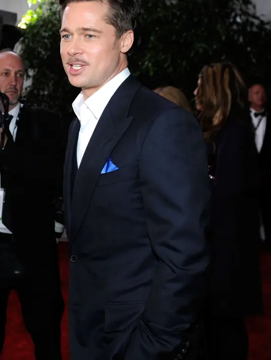 Termasuk pertemuannya saat itu, selama 90 menit terlihat asik bermain dengan keenam anaknya, Brad Pitt tetap berada dalam pengawasan DCFS (Department of Children Family Services). (AFP/Bintang.com)