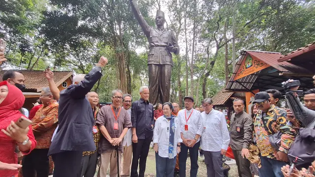 Megawati, Ganjar, dan Sejumlah Budayawan Meresmikan Patung Bung Karno di Yogyakarta