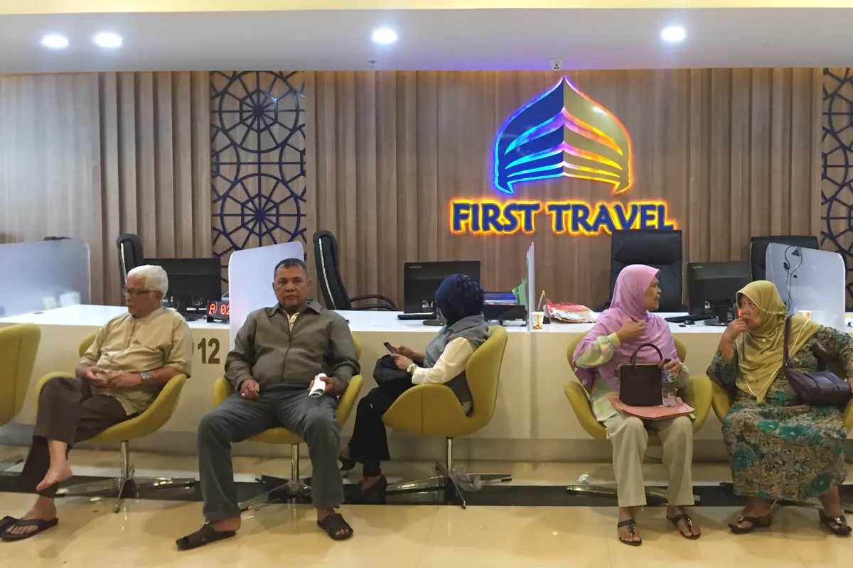 Calon Jemaah Umrah Serbu Kantor First Travel