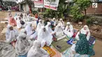 Warga RT 01 dan 02, RW 12, Manggarai, Jakarta Selatan, sempat memblokir jalan menuju permukiman yang rencananya akan digusur oleh PT KAI. Rencananya, PT KAI membangun rel kereta api bandara Manggarai ke Bandara Soekarno-Hatta.