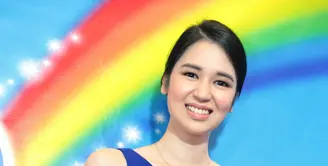Sebagai ibu muda, pemeran Laura Basuki tidak mau anaknya dipeluk oleh orang lain. Hal itu yang melatar belakangi bahwa hingga saat ini ia belum mau menggunakan jasa baby sitter. (Adrian Putra/Bintang.com)