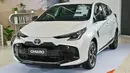 Paket yang lebih simple yaitu Chiaro. Ornamen tambahan di paket ini hanya meliputi garnish di grill dekat logo Toyota, air vent kecil di fender, plastik hitam di pintu, serta penggunaan spoiler belakang yang lebih minimalis. (Source: paultan.org)