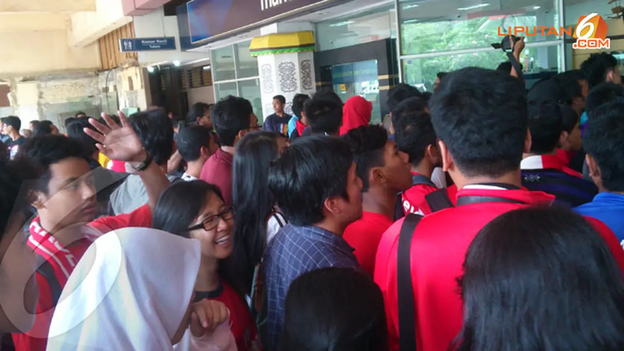 fans-arsenal-130712b.jpg