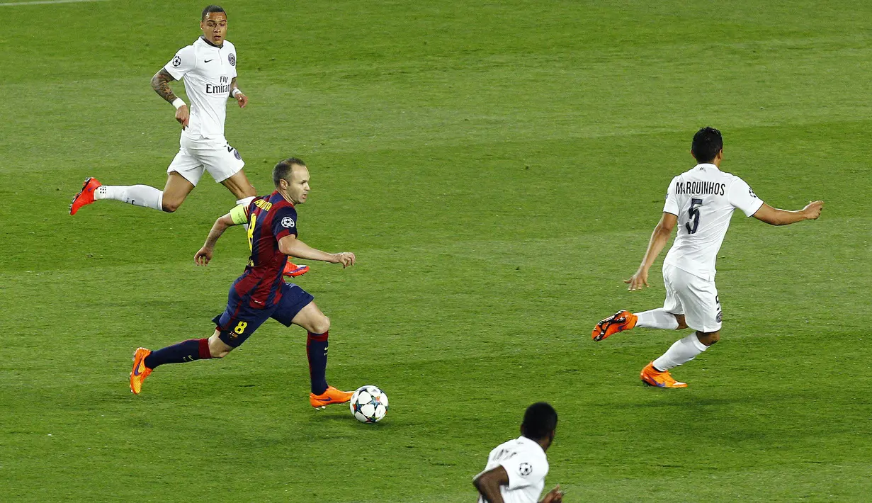 Andres Iniesta - Pemain Vissel Kobe ini memegang peran sentral di balik kesuksesan Barcelona memenangi treble pada 2009 dan 2015. Iniesta dikenal sebagai gelandang yang serbabisa dan jenius. Ia telah mengoleksi 33 trofi selama 16 tahun menjadi andalan Barcelona. (AFP/Quique Garcia)