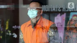 Terdakwa suap izin ekspor benih lobster tahun 2020, Edhy Prabowo usai menjalani sidang pembacaan putusan hakim pengadilan Tipikor melalui daring di Gedung KPK Jakarta, Kamis (15/7/2021). Mantan Menteri KP, Edhy Prabowo dihukum lima tahun penjara, denda Rp 400 juta. (Liputan6.com/Helmi Fithriansyah)