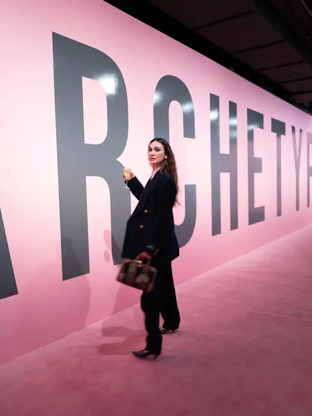 7 Potret Luna Maya Hadiri Event Gucci di Sydney, Tampil Menawan