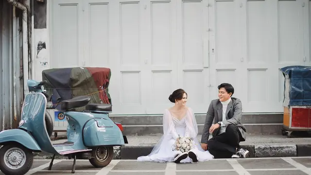 7 Prewedding Masayu Clara dan Qausar Harta, Tampil Romantis di Pinggir Jalan